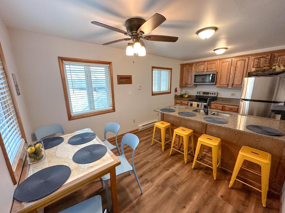 Fun Family Home Near Cedar Point Sandusky Exterior photo